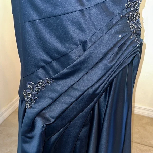 YSA MAKINO Elegant Navy Strapless Beaded Evening Gown Size 4/6 - Picture 8 of 16